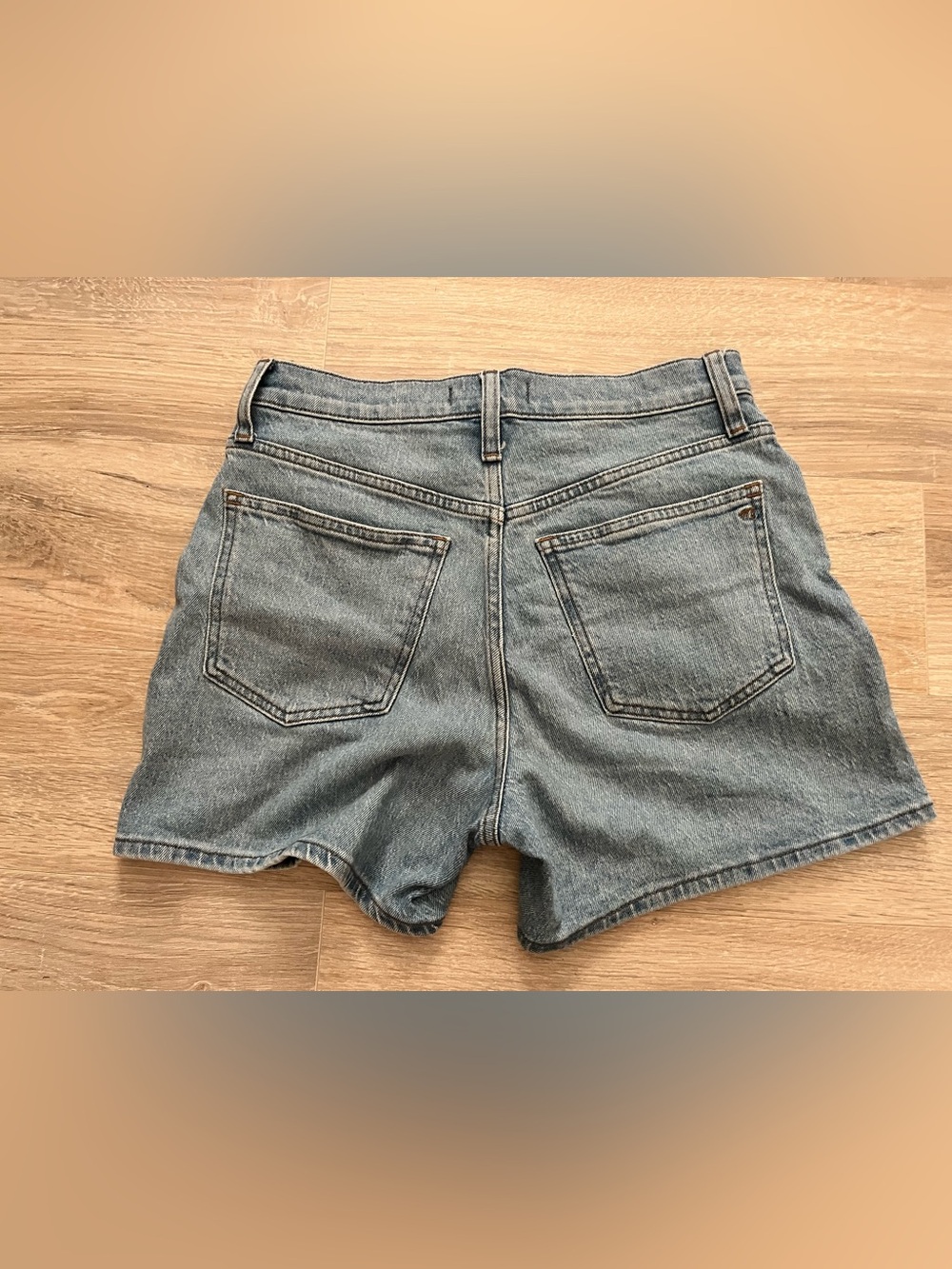 Madewell Women’s The Perfect Vintage Mid-Length Jean Short in Wainfleet Wash 26 - Picture 8 of 9